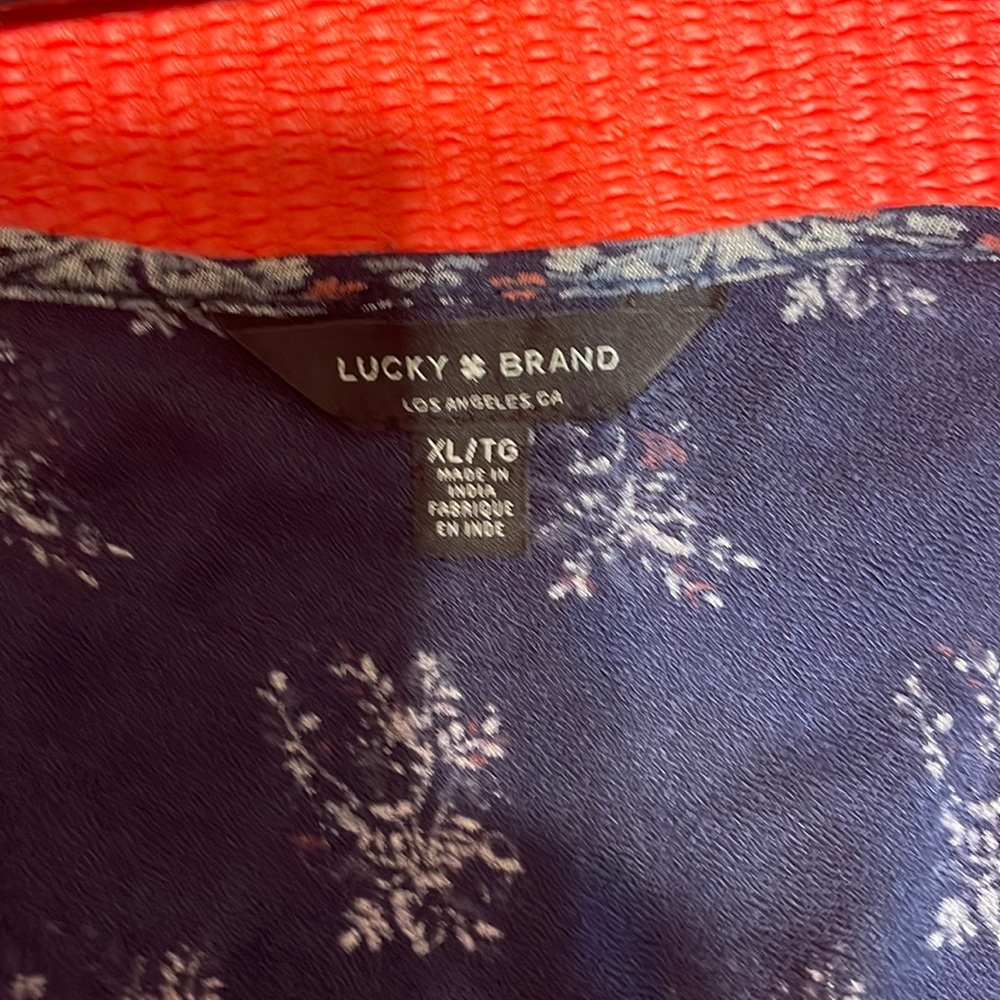 GUC cute blue floral top